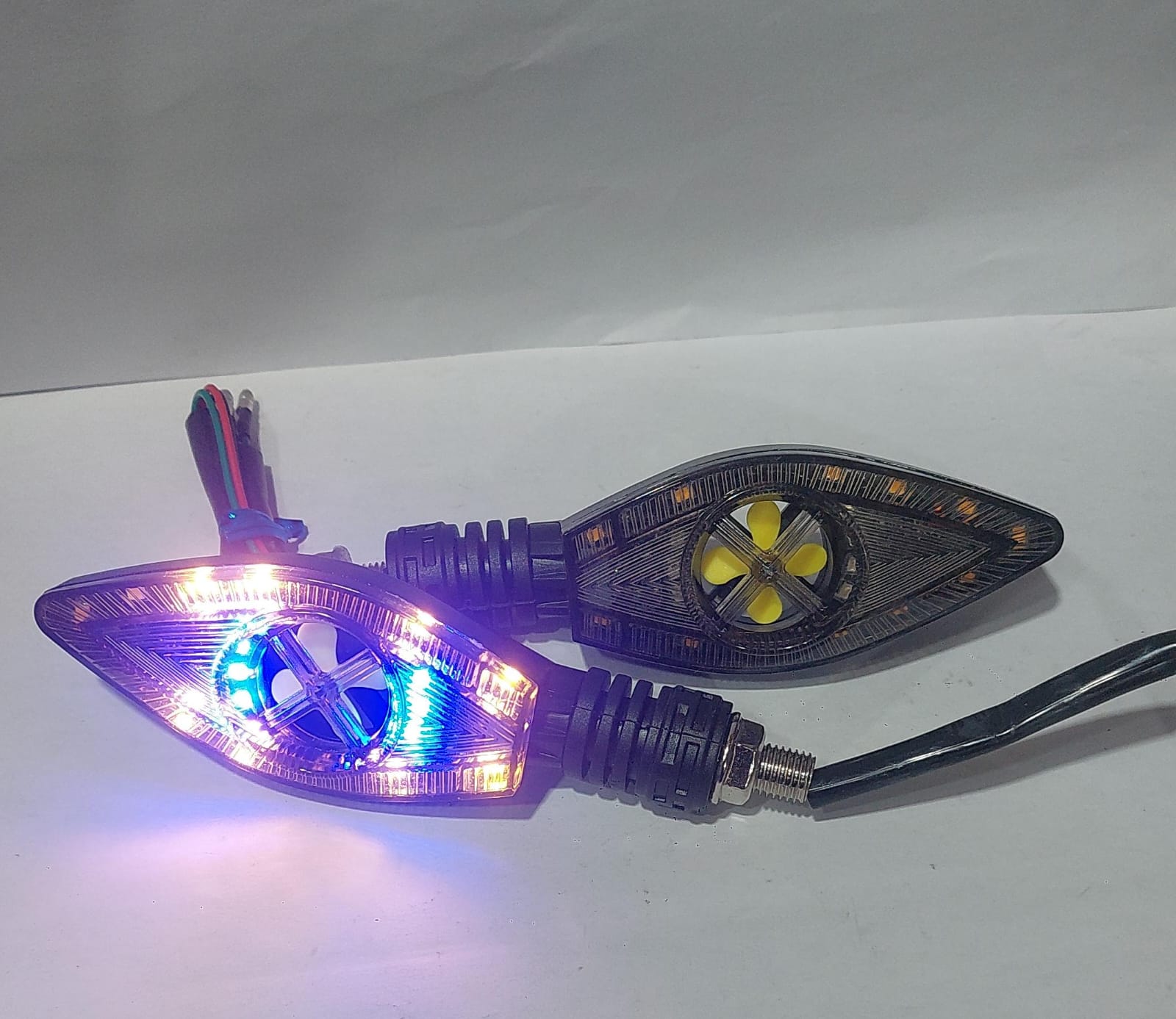 Guia Direccional Led R-258 Amarilla/Azul