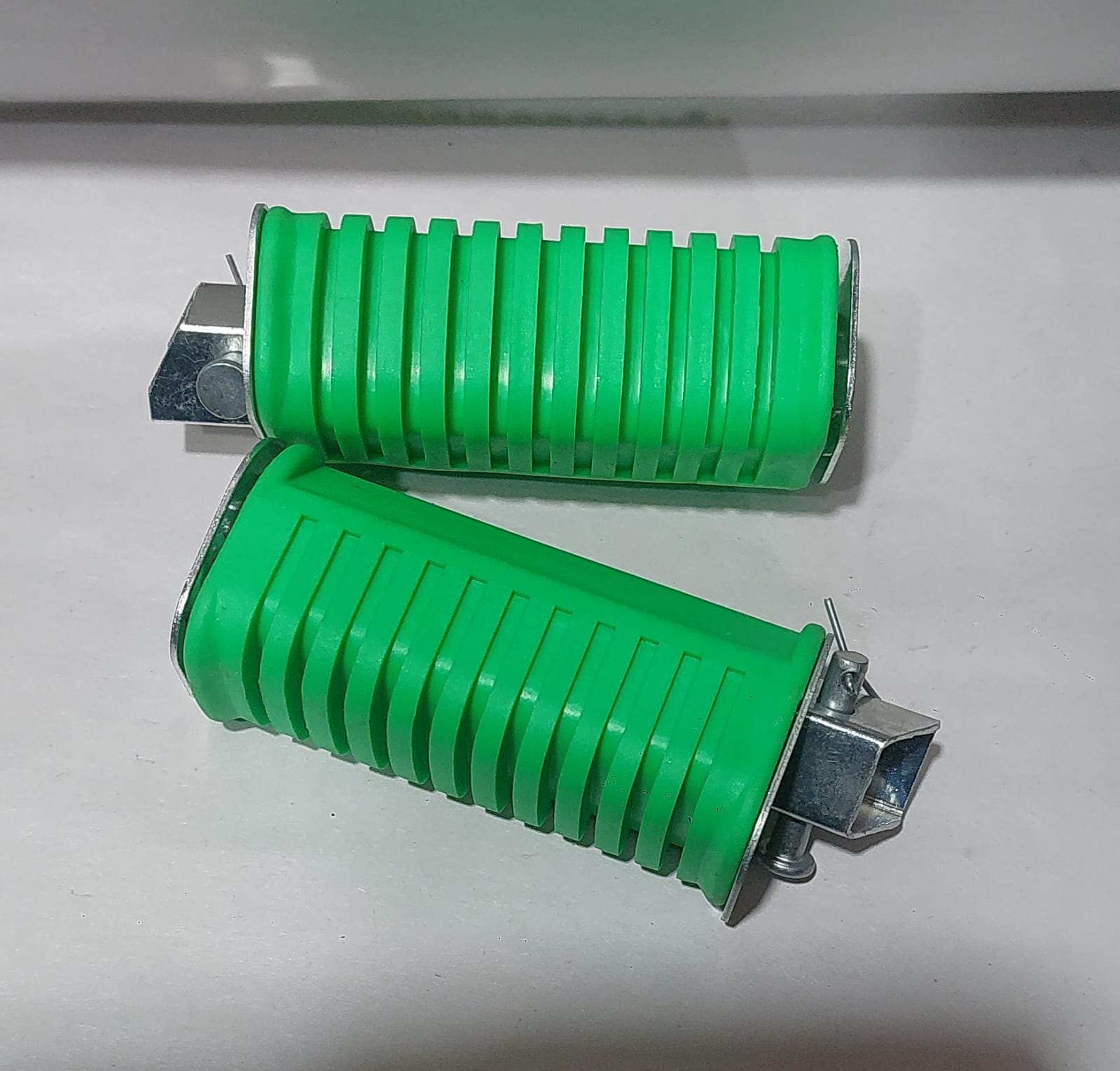 Estribo Posterior BROS-200 Daytona-Shark/XY200-6/Verde