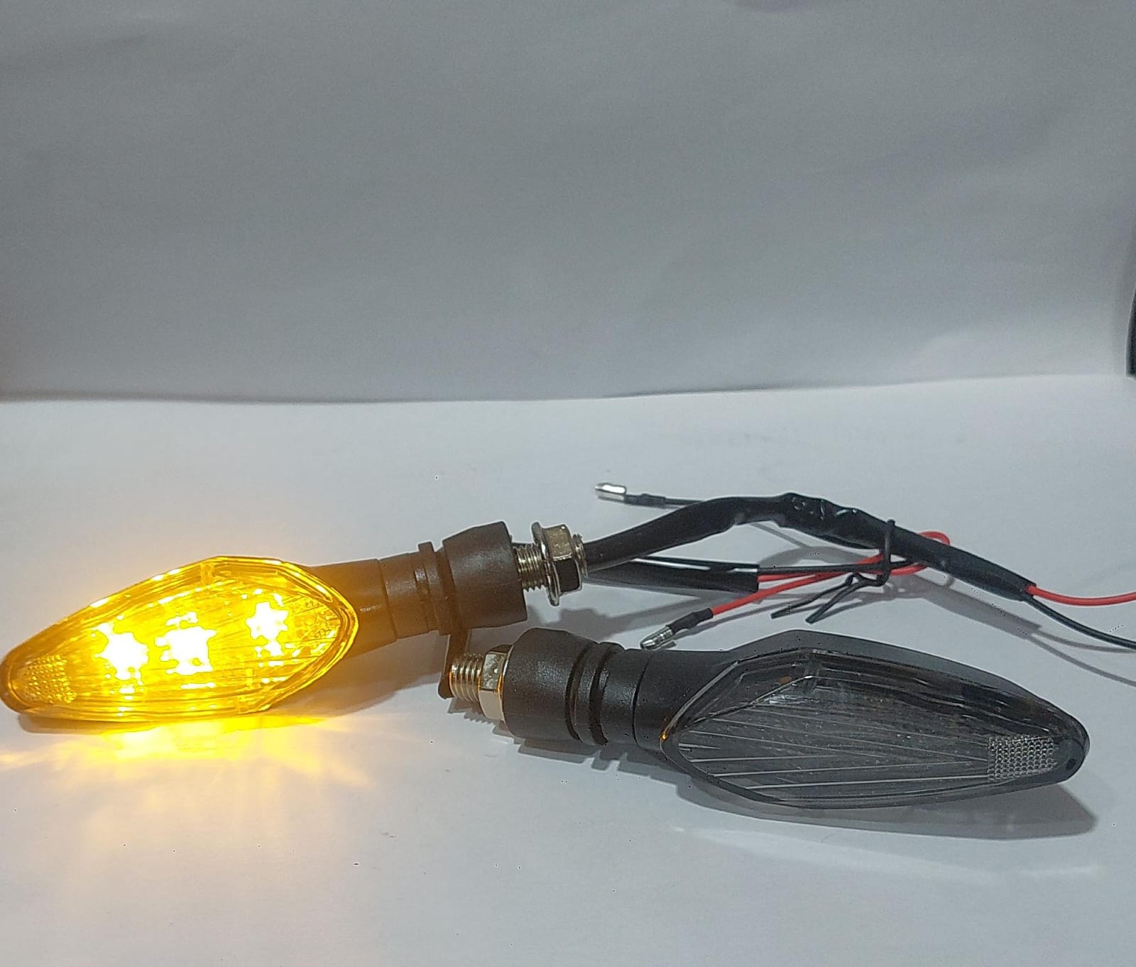 Guia Direccional Led Amarilla D-349