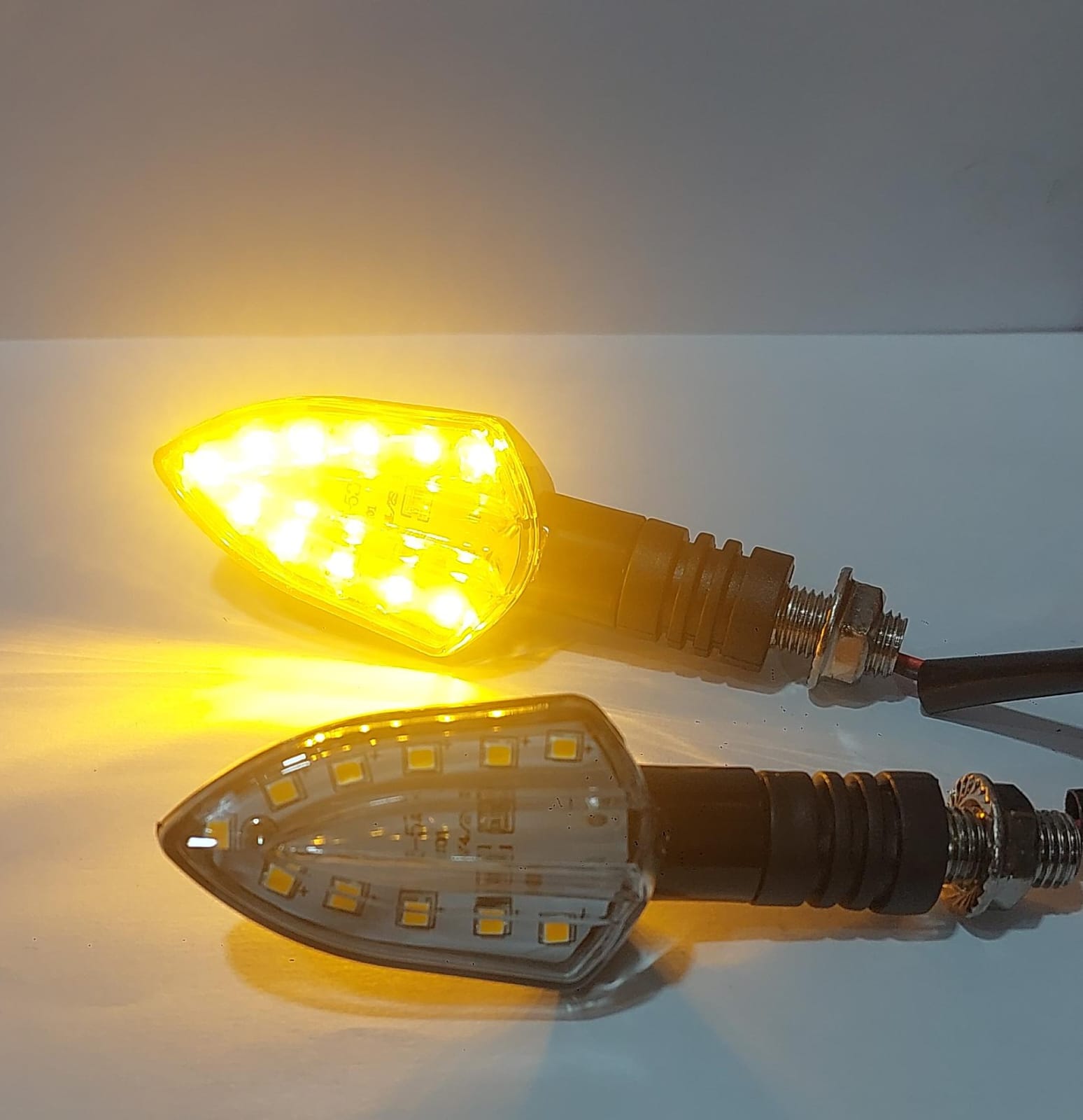 Guia Direccional Led Amarilla 211