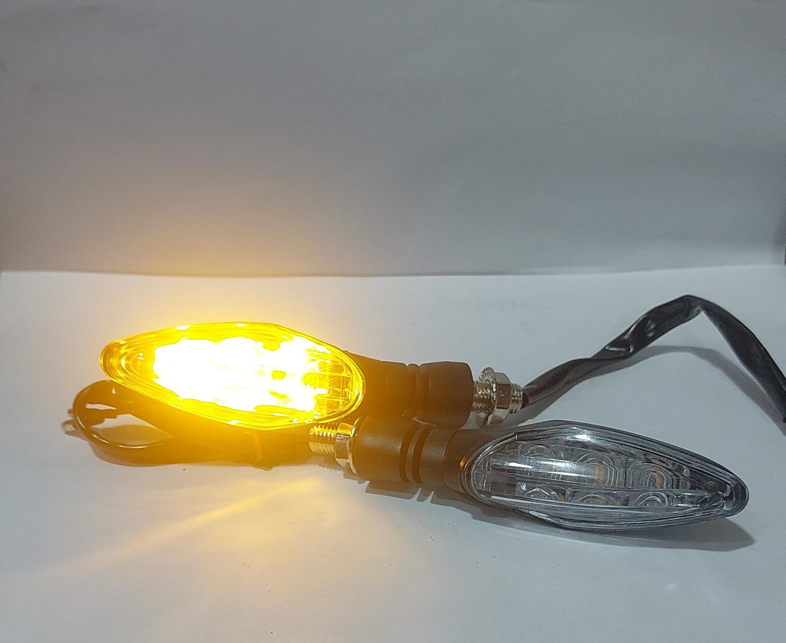 Guia Direccional Led Amarilla D-81