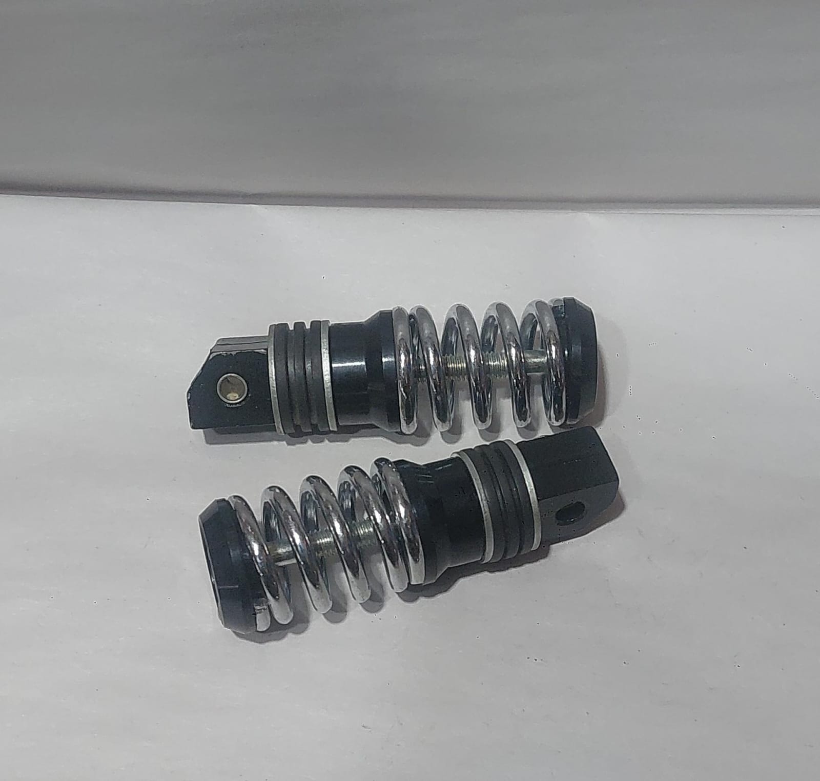 Estribo Posterior Universal Resorte-Cromado